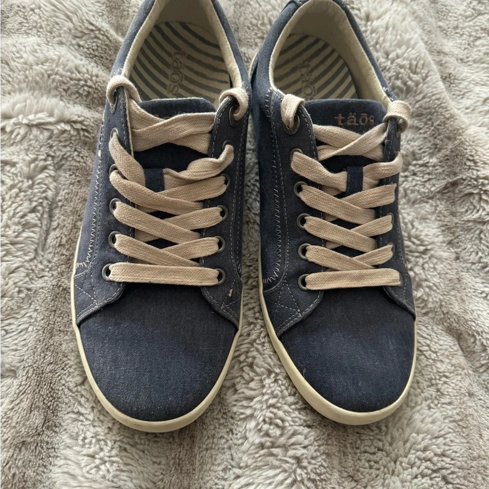 Taos Footwear Blue and White Sneakers with Canvas Upper and Light Rubber Sole - Picture 1 of 5